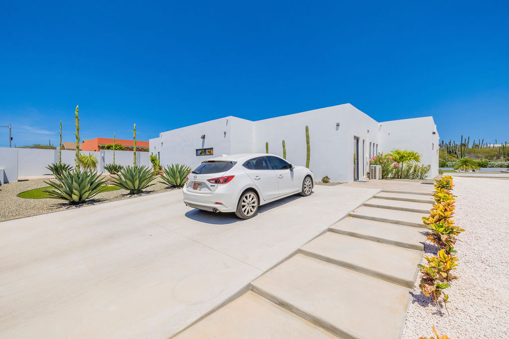 Luxurious Home in Picaron Aruba Brokers